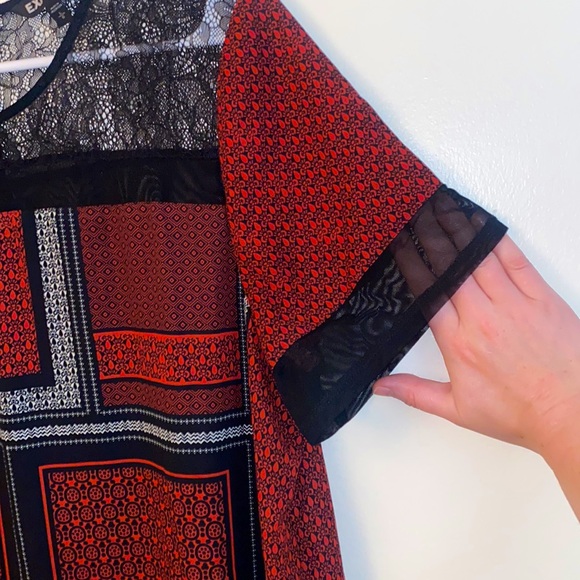 2/$15 Large Express Black/Red Geometric Pattern Lacey Short Sleeve Dress - Picture 5 of 7